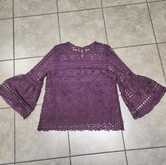 Ellison Modern Vintage Lace Bell Sleeve Top Burgundy Size Large - Picture 2 of 4